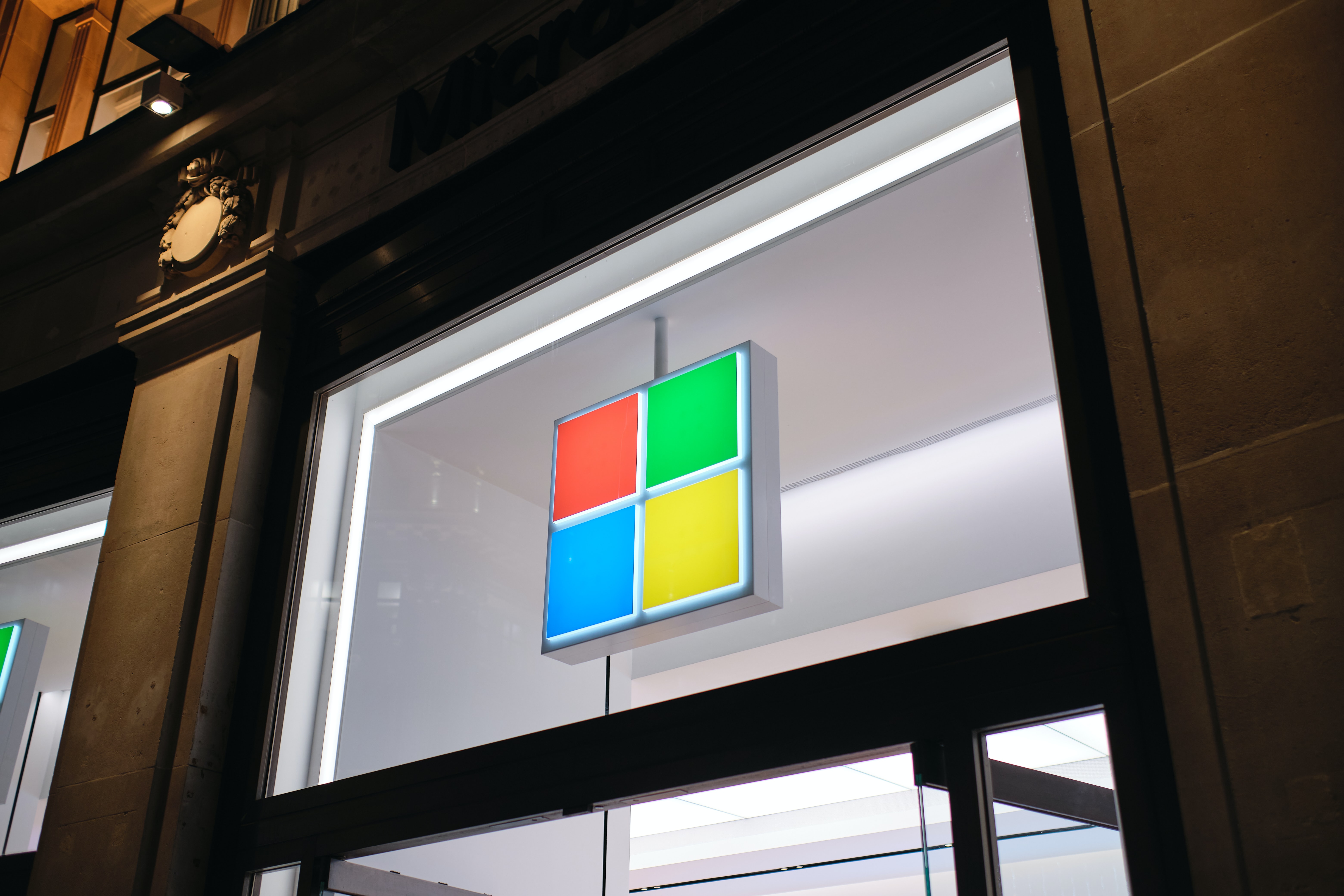 報告されたMicrosoftのレイオフは、1,000人のスタッフが仕事を失っていることを確認しました