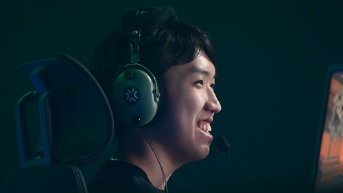 Bleed esports player sScary in side profile smiling on stage