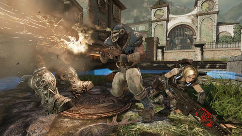 A moment of violent combat in Gears of War's online mode.