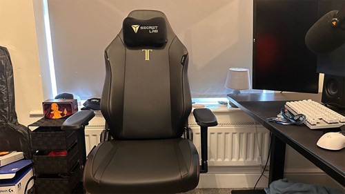 Secretlab Titan EVO 2022 next to reviewer's desk